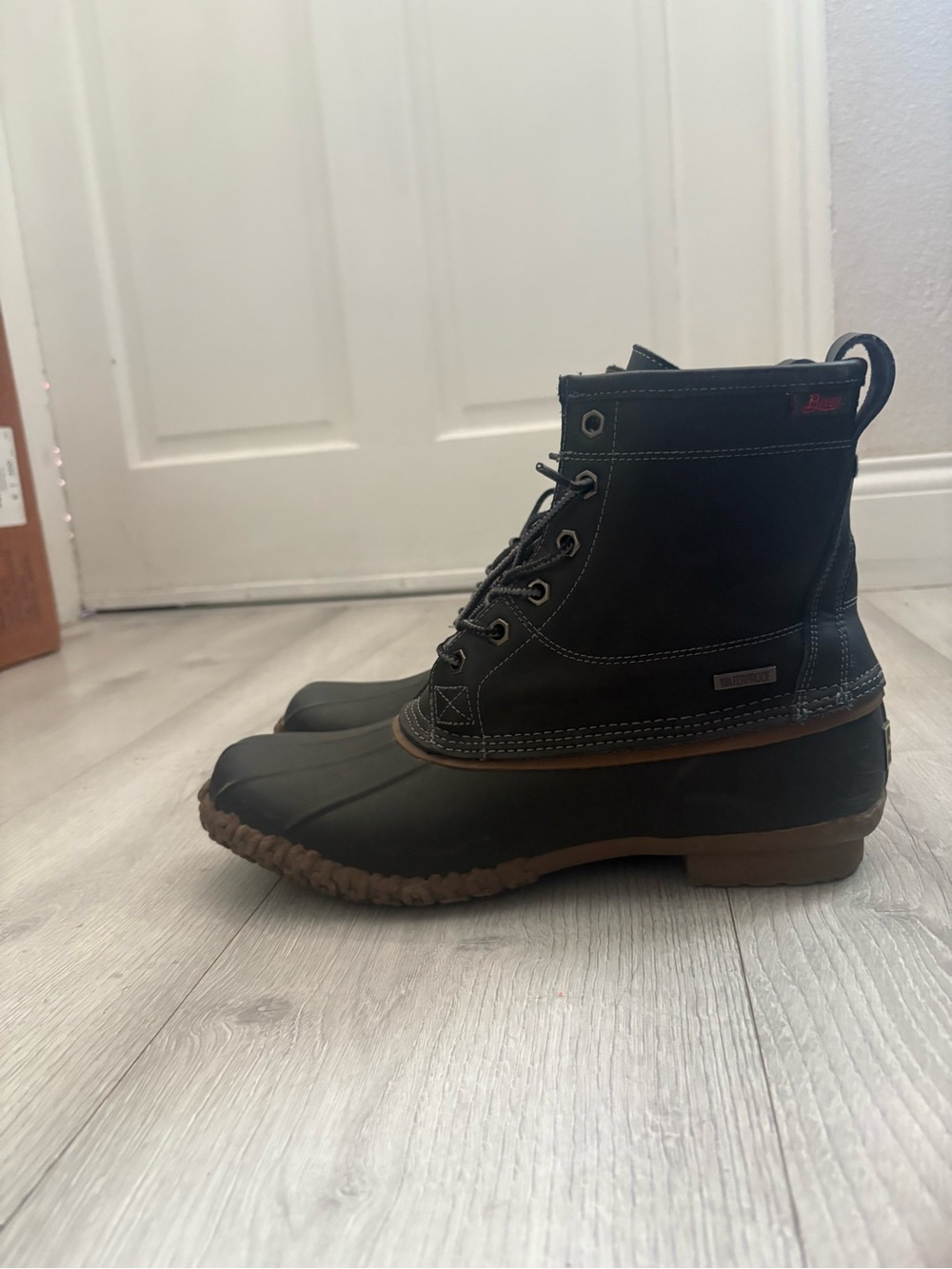 BASS LEATHER BLACK AND GREY Lace-Up Duck Boots